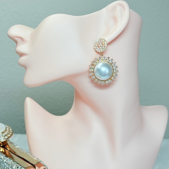 ⚜️ Elegant Gold and Silver Pearl Drop Earrings - Picture 3 of 7